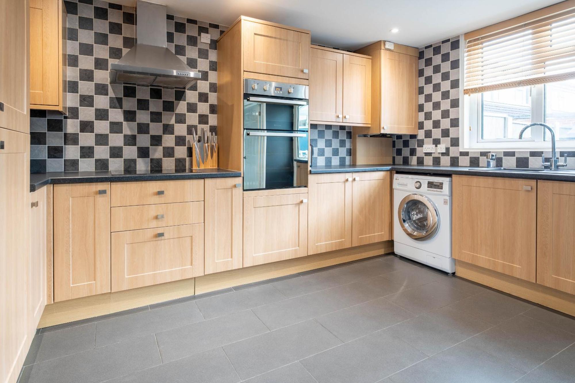 Gatwick Place - 4 Bed 2 Bath Self Contained House With Private Garden Horley Exterior photo